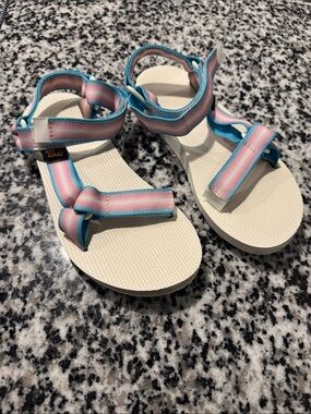 Teva Original Universal Gradiate Sandals Size 6 Women Pink and Blue Pastel